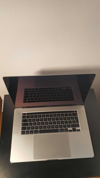 MacBook Pro 16" 2019 - i7, 16GB RAM, 500GB SSD - Stare Excelentă
