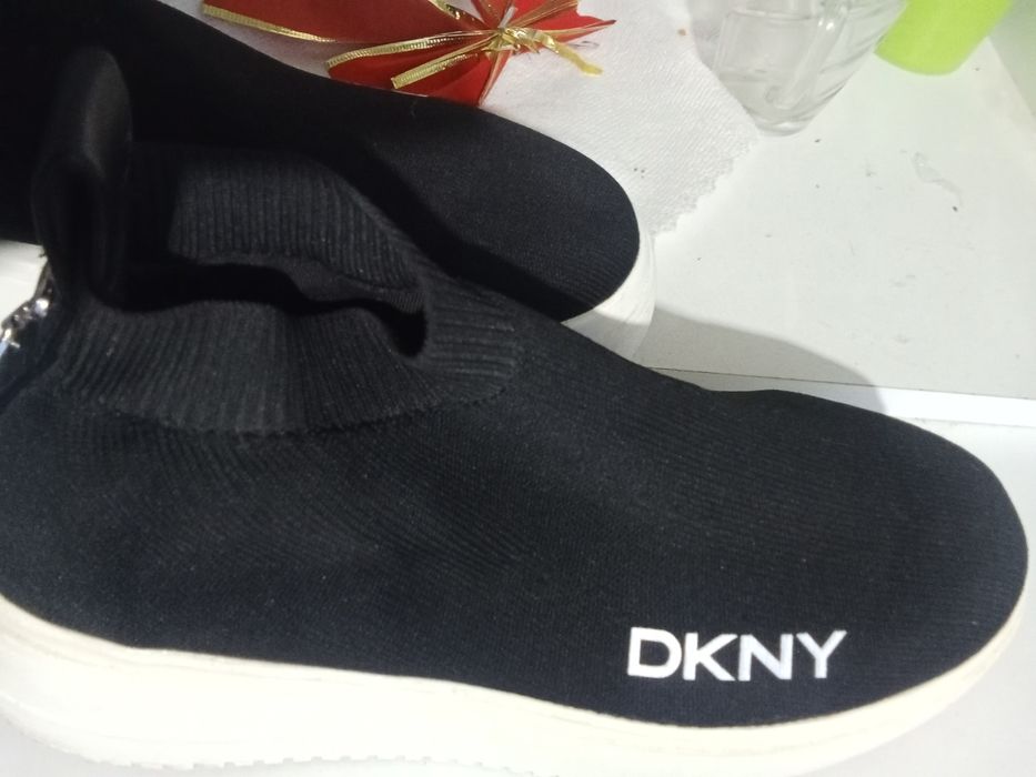Adidași femeie DKNY mărimea 38,5
