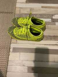 Футболни обувки зелени