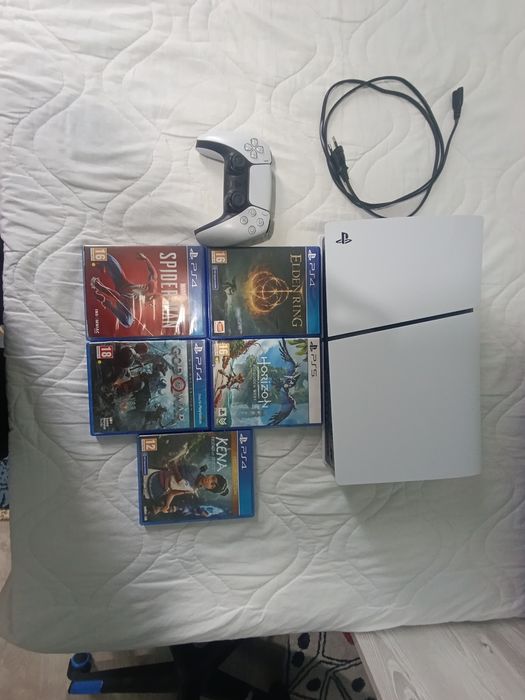 PS5 slim +  оригинален контролер+ 5 игри +HDMI kabel