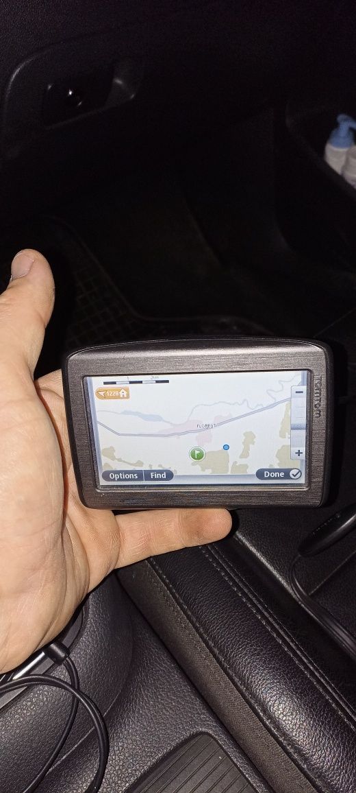 GPS TomTom model 4EQ41 Z1230 cu incarcator bricheta 12V