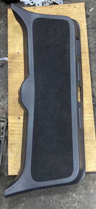 Range rover sport 2012година Вътрешна кора багажник