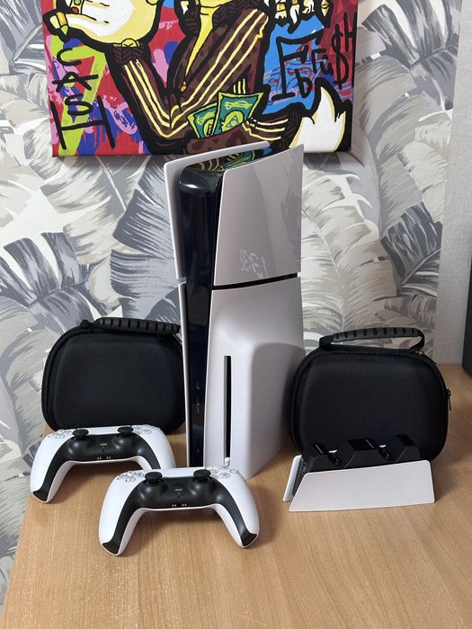 PlayStation 5 + 6 игр + 2 геймпада + зарядная станция