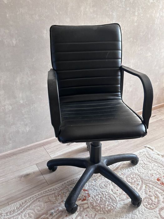 Продам стол + стул в хорошем состоянии