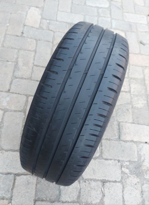 O bucată 235/65 R16C vară - una Pirelli Hankook