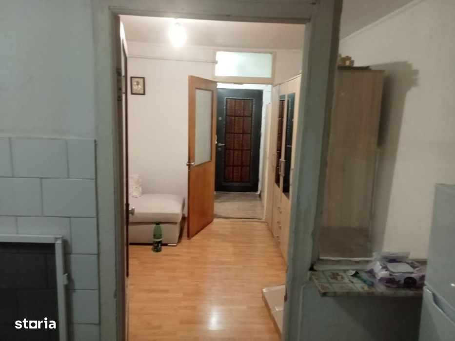 Urgent! Garsoniera Zona Tractoru Lângă Piata si Mall Coresi, Etaj 3!