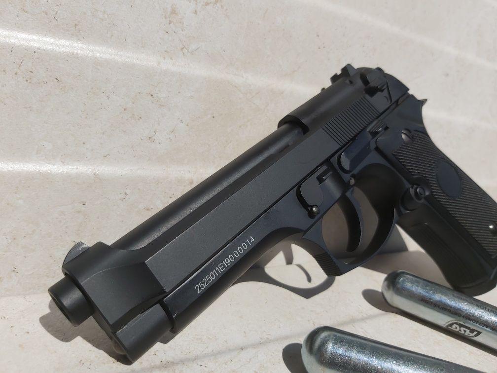 Pistol Beretta M9 airsoft FULL METAL Co2/GreenGas recul cutie CADOU

P