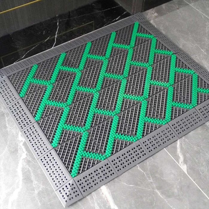 Грязезащитный пластиковый коврик с жёсткой щёткой для чистки подошвы