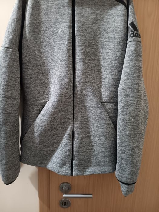 Суичер  "adidas " ,"Tommy Hilfiger"