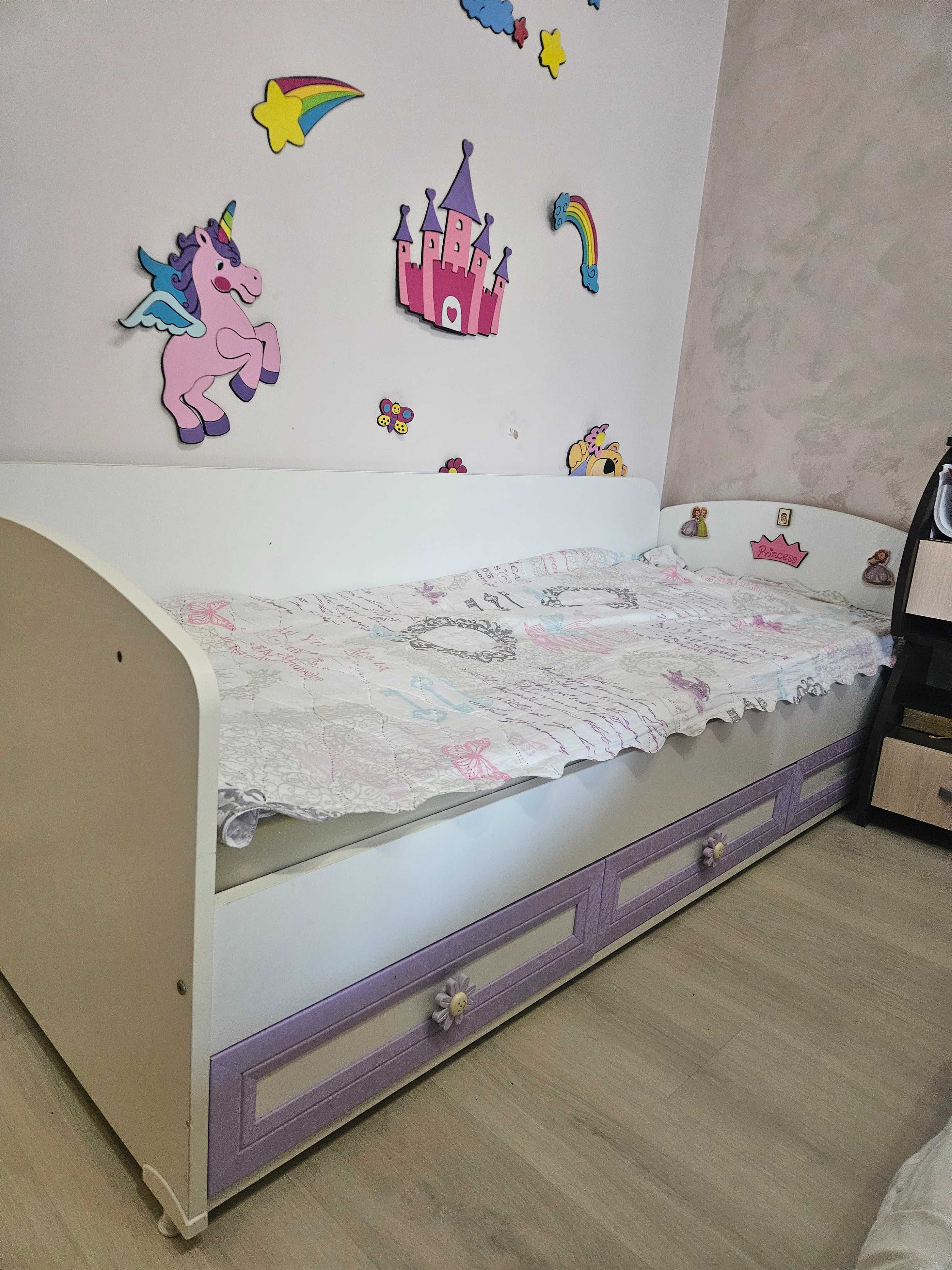 Детско легло с матрак и ракла