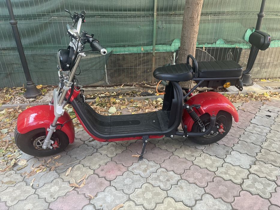 Scuter electric, moped