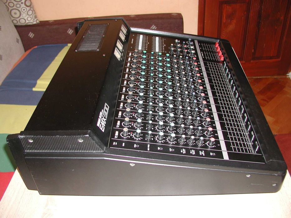 mixer amplificat Yamaha EMX300 cu FX