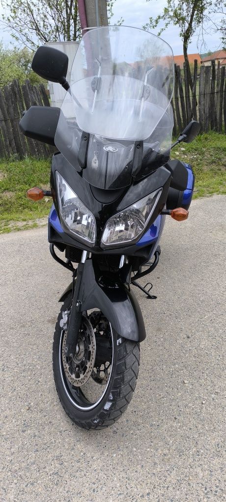 Vând motocicleta Suzuki V-Strom 650
