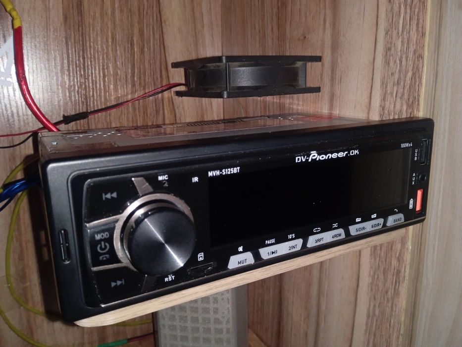 Срочно продам магнитолу пионер