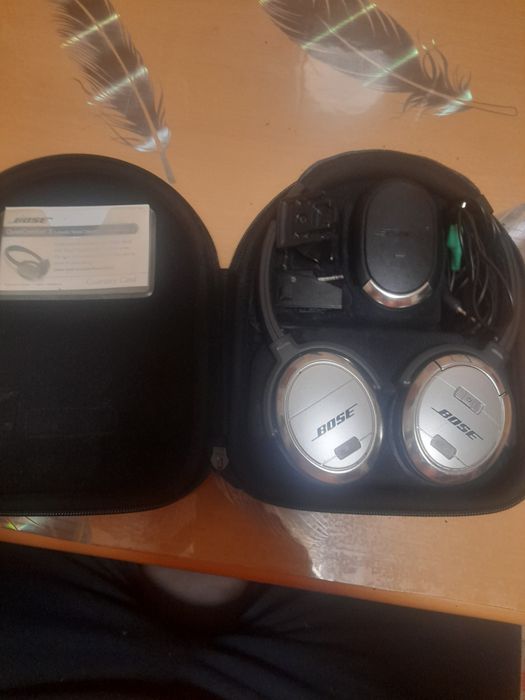 Vind caști cu fir bose