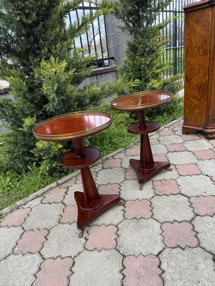 Set 2 măsuțe rotunde stil clasic – lemn masiv cu detalii din bronz