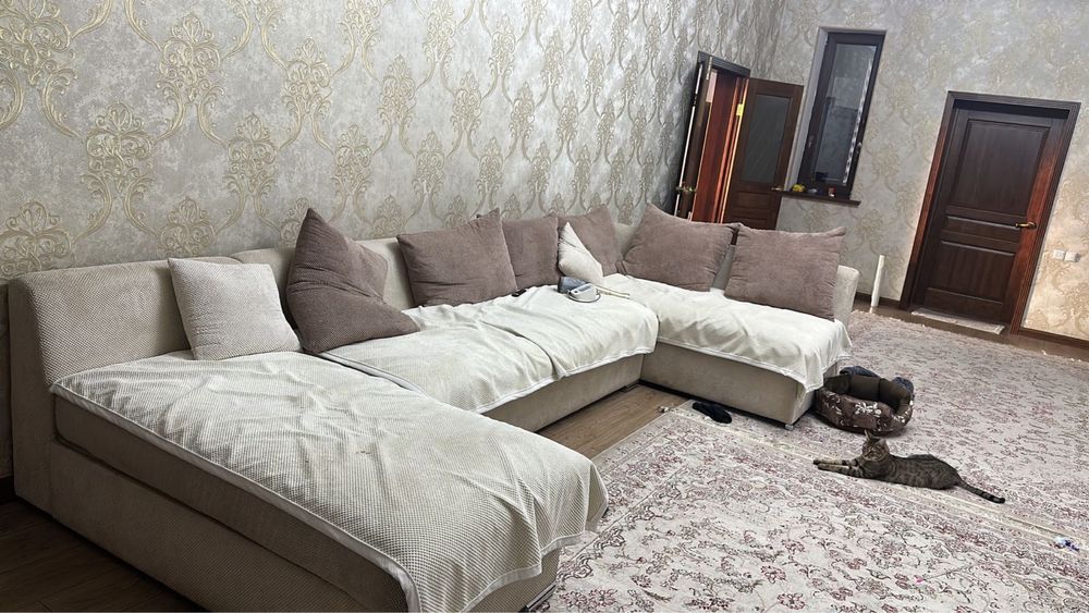 Здравствуйте продам диван отличном состоянии дыщащий  материал