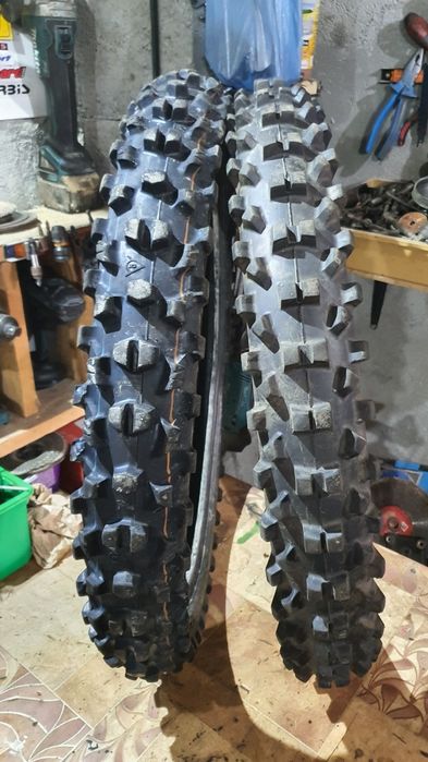 Dunlop si Maxxis // 80 100 21 // 90 90 21 // 150 lei buc
