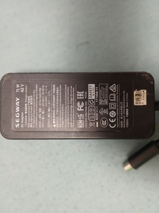 Incarcator original SEGWAY 42v 1,7A In stare buna. 

#11