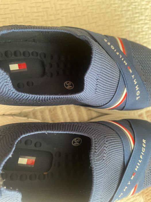 Продавам детски маратонки Tommy Hilfiger