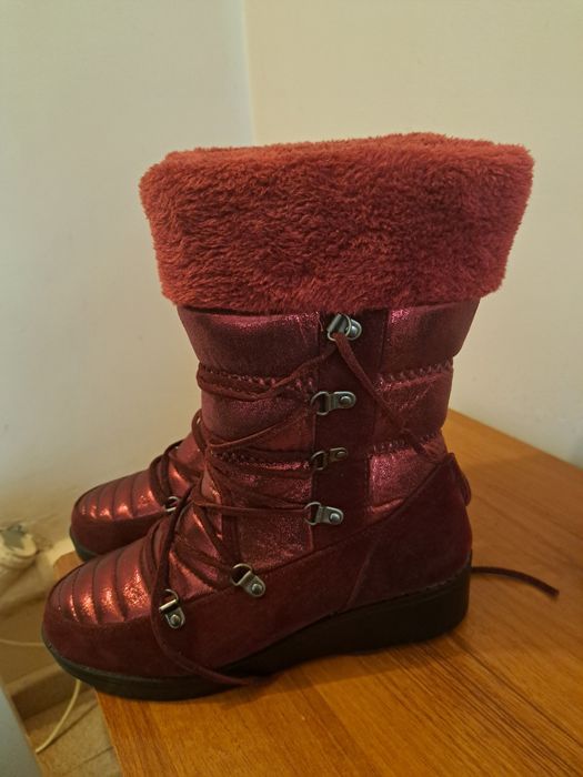 Продавам топли дамски ботушки