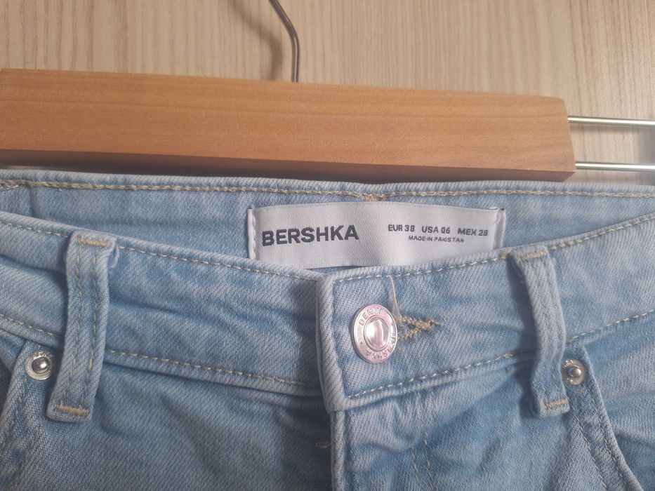 Дамски дънки Bershka 38-ми номер
