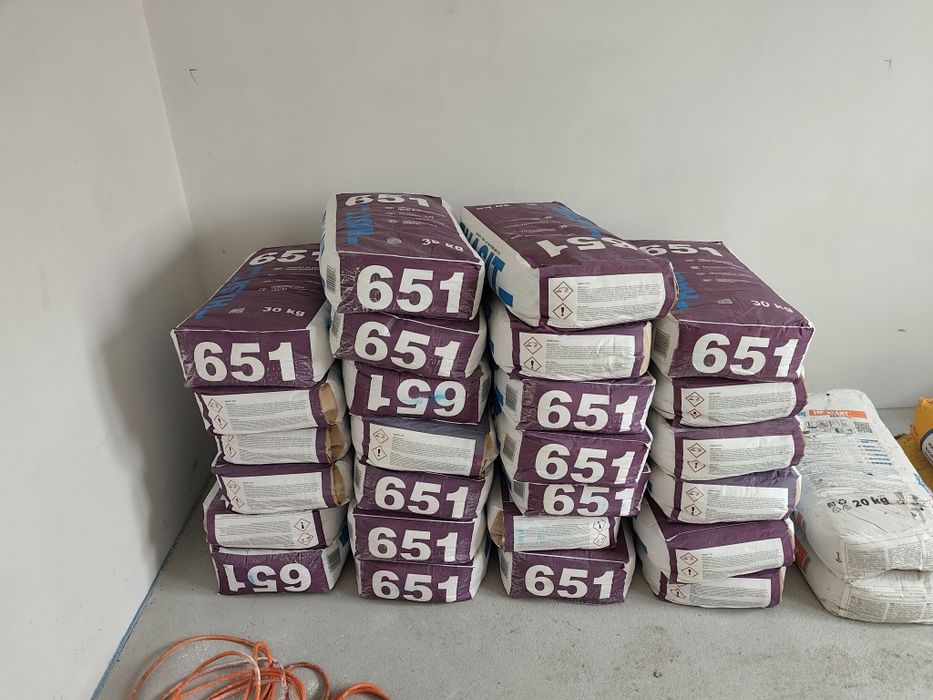 Vând  26 de saci de Tencuială var-ciment Hasit 651 30 kg