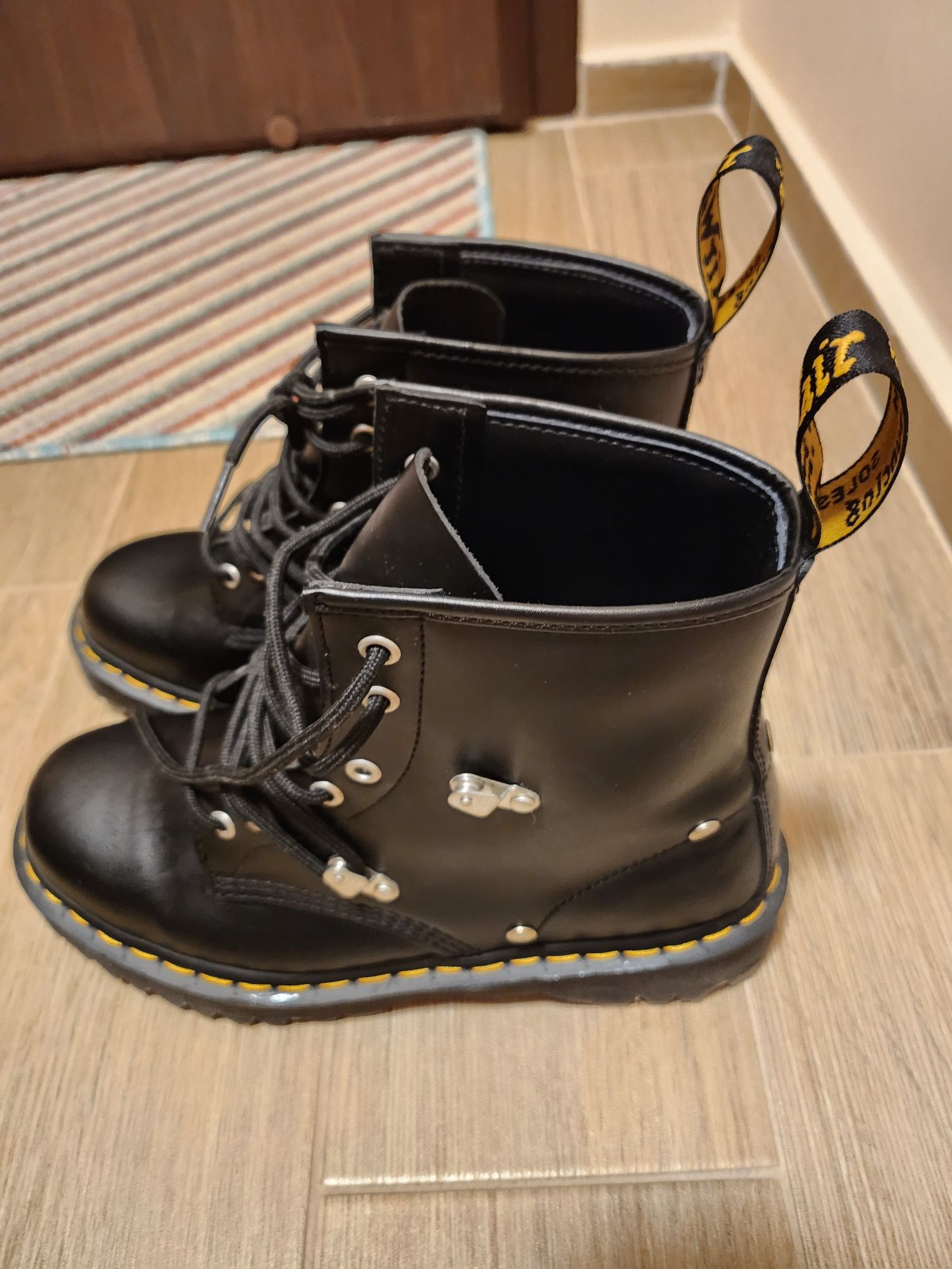 Кубинки Dr. Martens