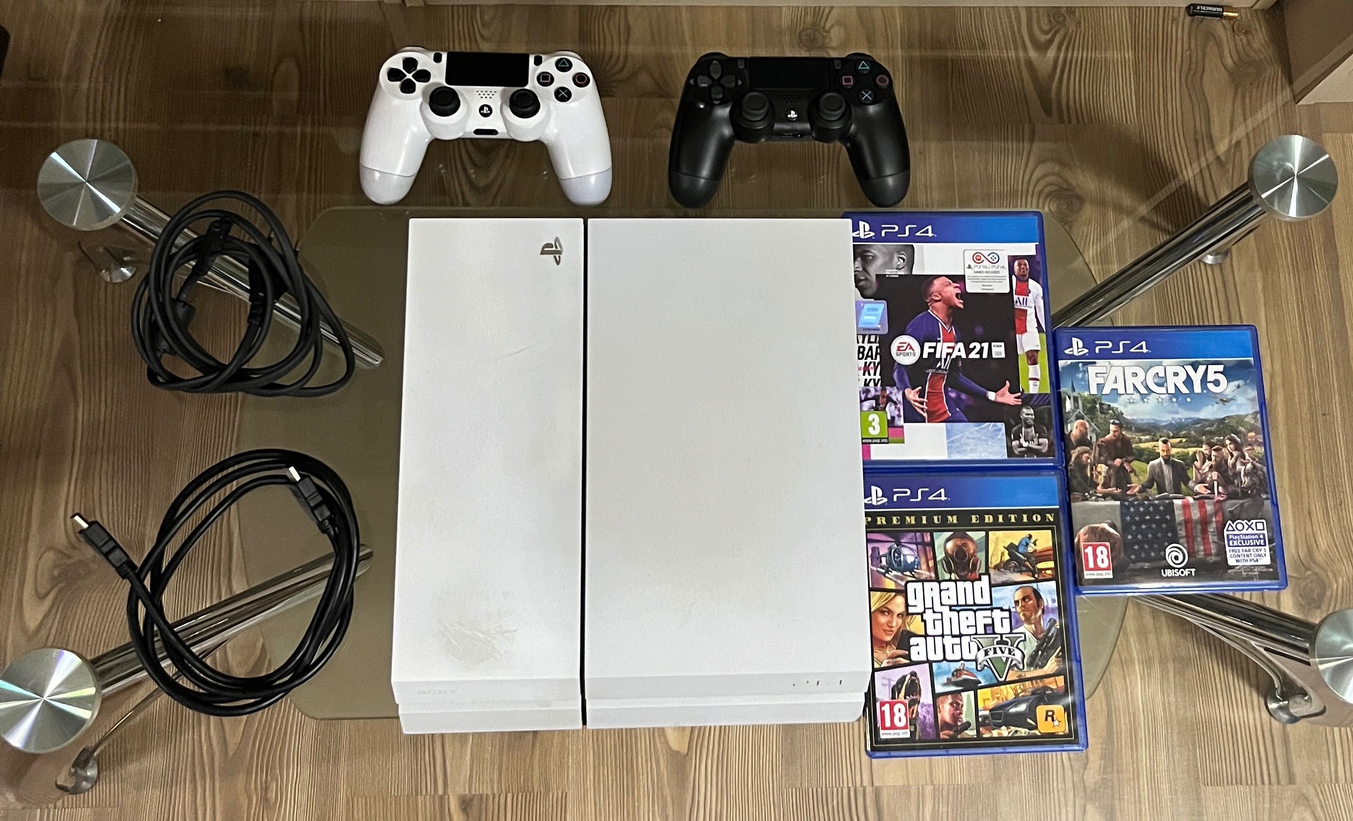 Ps4 500GB + 2 джойстика + 3 игри