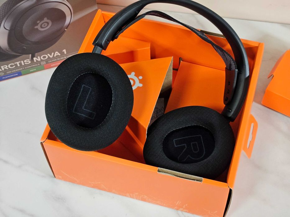 SteelSeries Arctis Nova 1 комфортни слушалки за игри и музика, 2 цвята