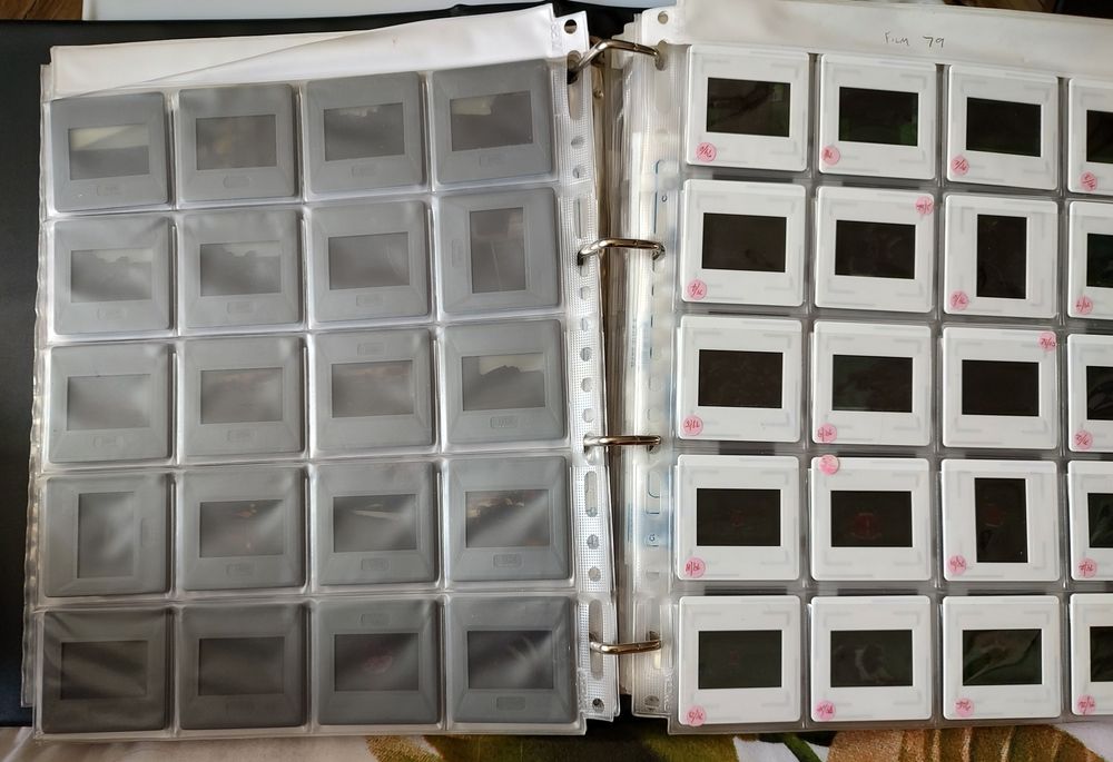 Lot 15 cutii dispozitive+ clasor diapozitive