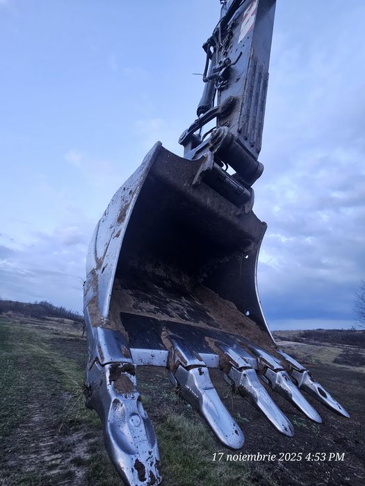 Excavator volvo ECR 235