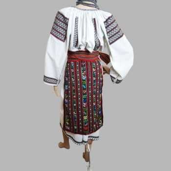 Costum popular vechi autentic lucrat manual masura M