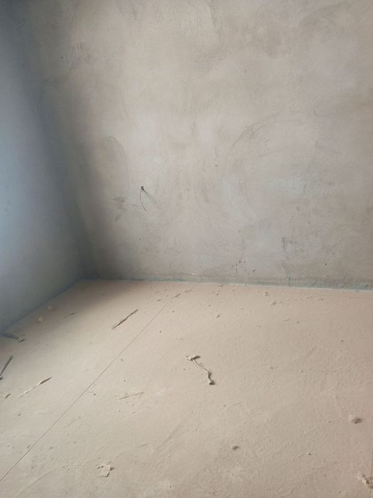 3 etaj 3 xonali 98kvadrat kvartira sotiladi