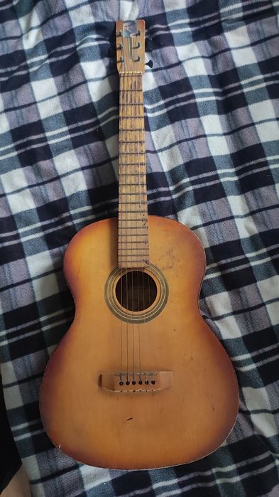 Продам гитару совок