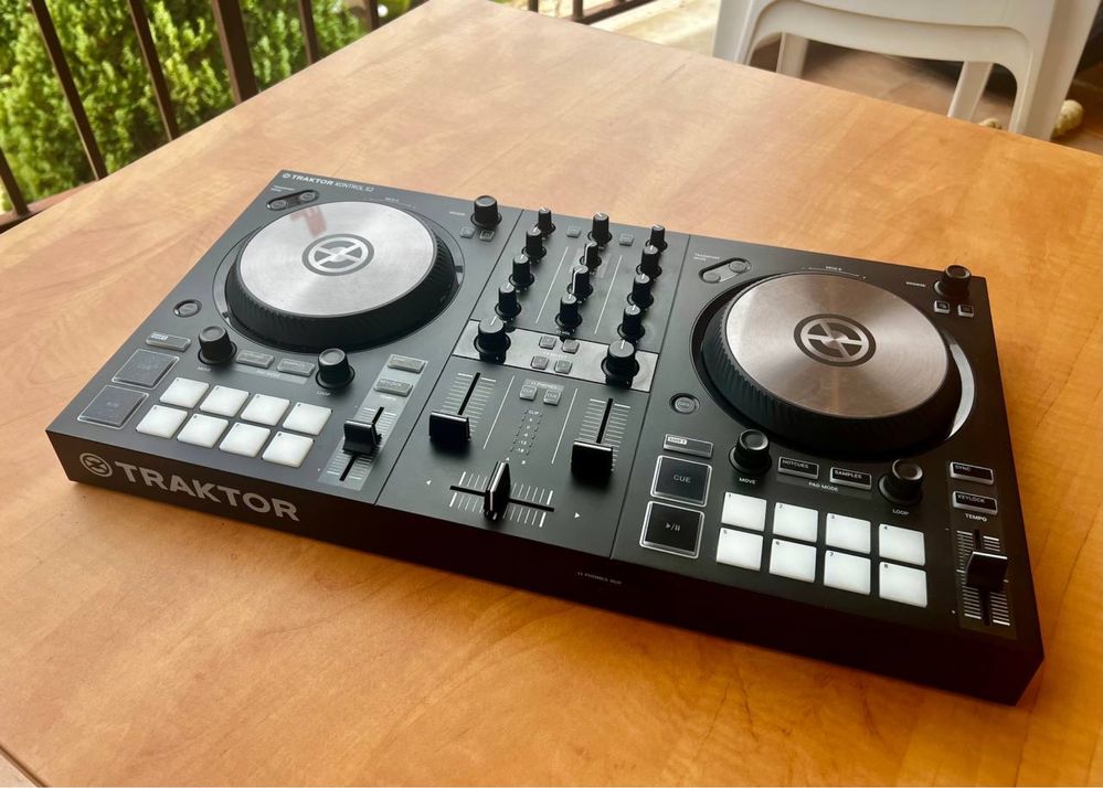 Продавам Traktor S2 MK3