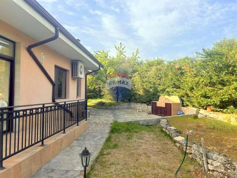 Обзаведена къща под наем в с. Водица, обл. Варна, Т3571