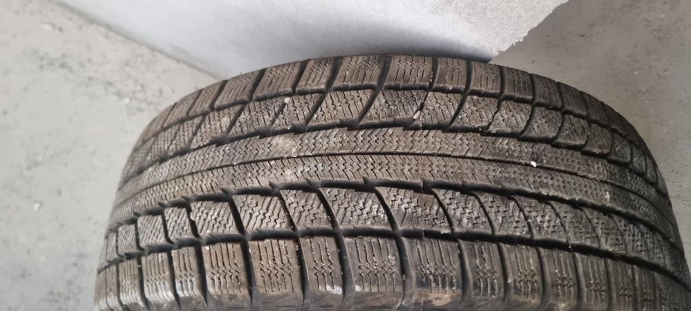 Шины зимние 215/55/ R17