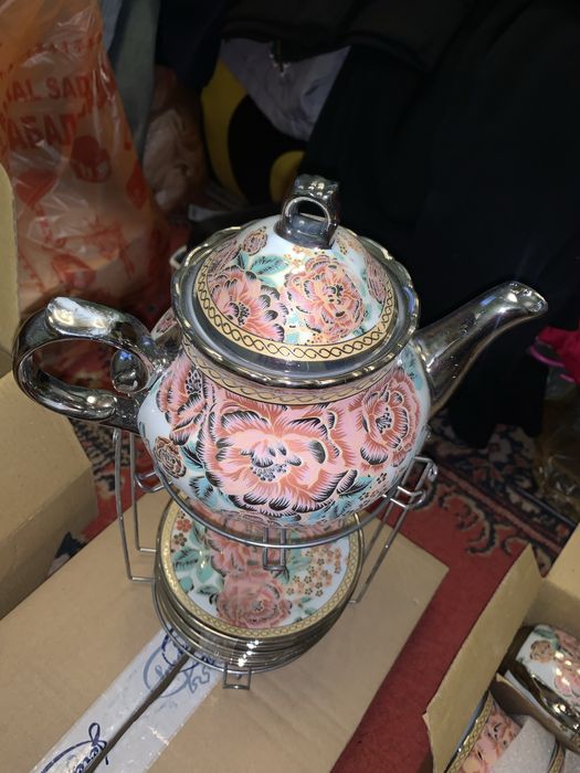 Чайник и 5 чашек для чая с блюдечками. Новый.