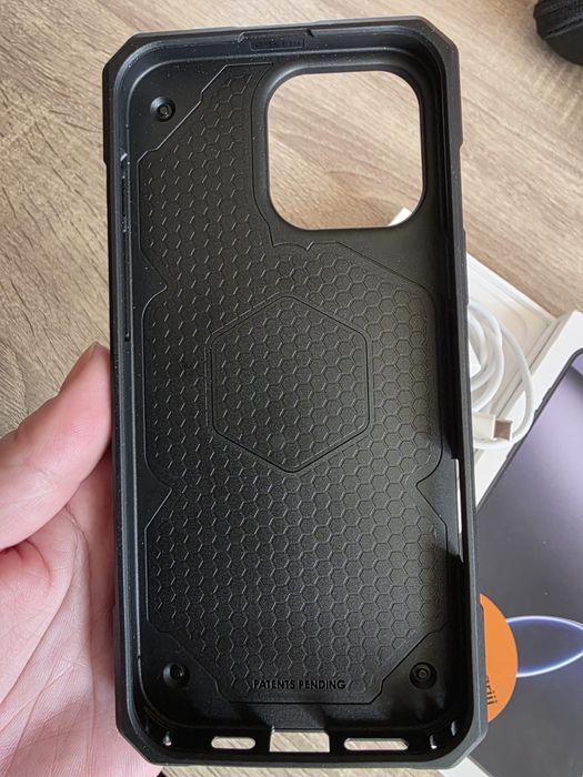 Husa UAG Monarch Pro iPhone 16 Pro Max  impecabila