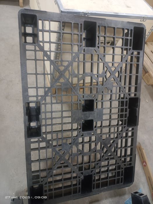 Продам пластиковые поддоны паллет