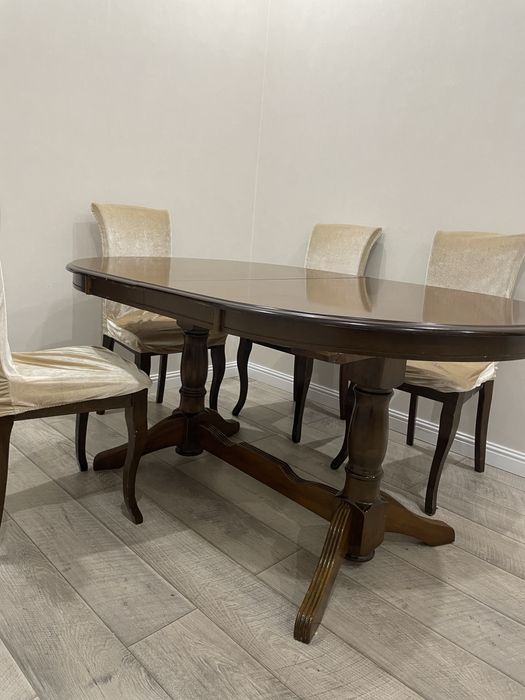 Продается стол деревянный