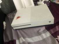 Vând Xbox one. S