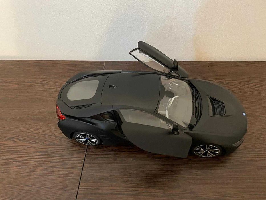 Masinuta cu telecomanda Rastar BMW i8