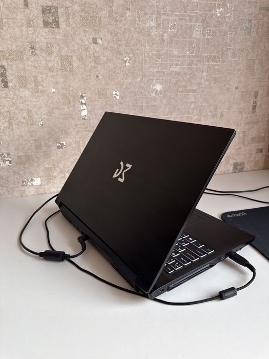 Игровой ноутбук Dream Machines