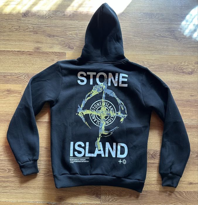 Мъжки,ватиран суитчер Stone Island в черно с голяма щампа на гърба