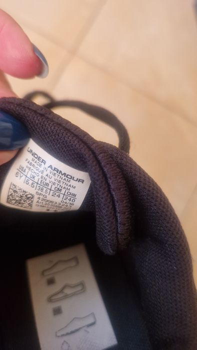 Маратонки under-38,5 номер