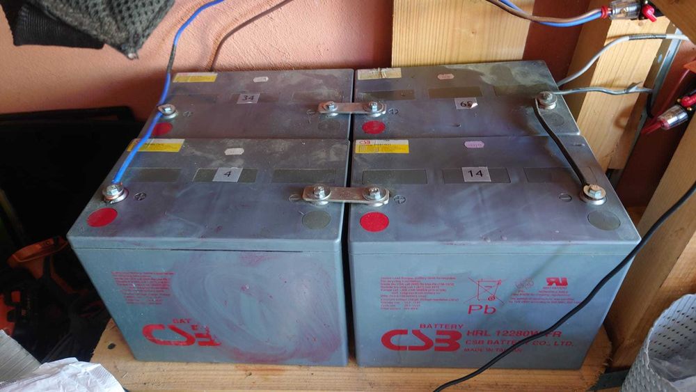 Acumulatori 12v  UPS si pentru sisteme fotovoltaice baterii solare