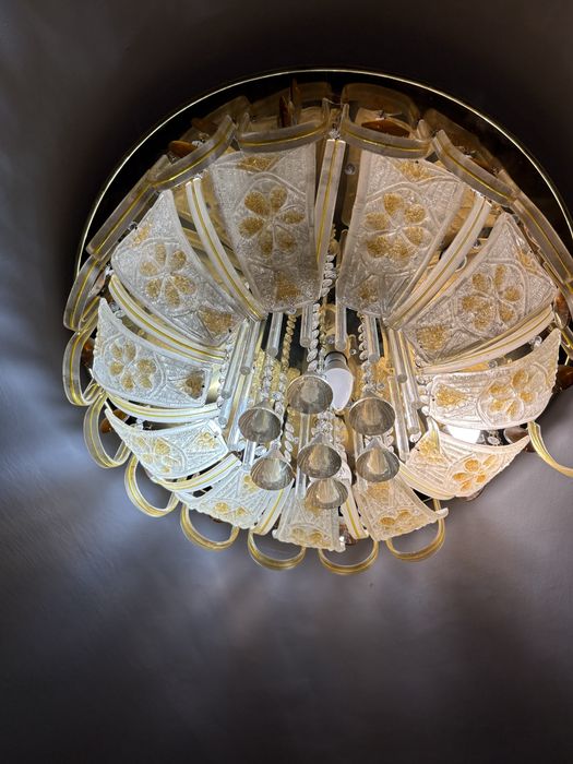 Продам люстру    .