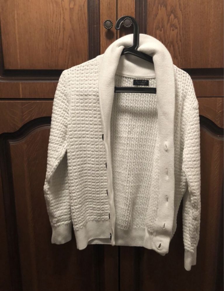 Pluovar Cardigan  Zara  barbatesc marimea S/ M folosit stare f buna